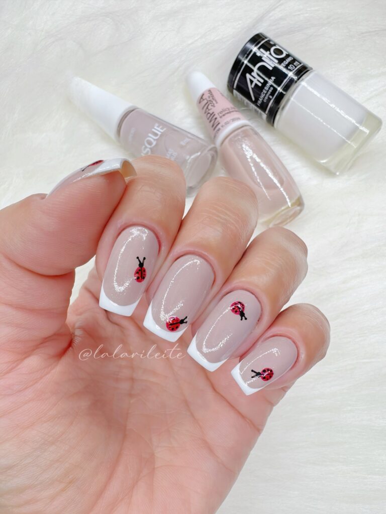 Unhas Prontas com Joaninhas