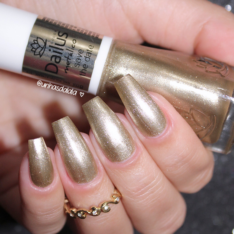 esmalte dailus save the date, esmalte dailus, resenha dailus save the date, save the date, esmalte dourado, dailus save the date, dailus, review dailus save the date, esmalte save the date, golden nails, esmalte dourado nacional, esmalte dourado bonito, esmalte metálico, unhas grandes, unhas longas, unhas da lalá