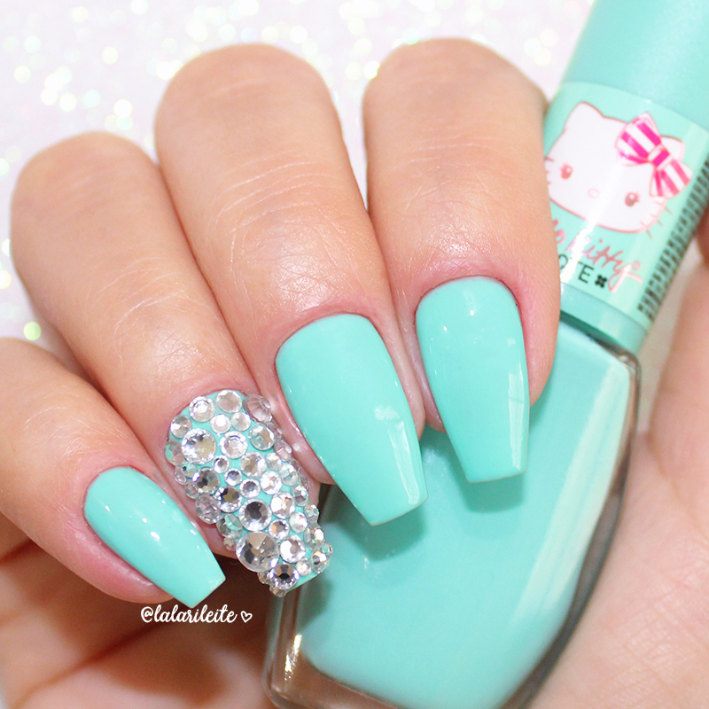 Review Dote Hello Kitty Mousse de Limão, esmalte dote hello kitty, esmalte dote, hello kitty, dote hello kitty, esmalte verde água, esmalte verde tiffany, verde tiffany, verde água, dote mousse de limão, esmalte mousse de limão, dote mousse de limão hello kitty, unhas da lala, larissa leite, resenha dote mousse de limão, resenha hello kitty mousse de limão, blog de dicas, blog moda, blog unhas, blog esmaltes, esmalte, unha com pedraria, joia de unha, unha com joia de unha, filha unica com pedrarias