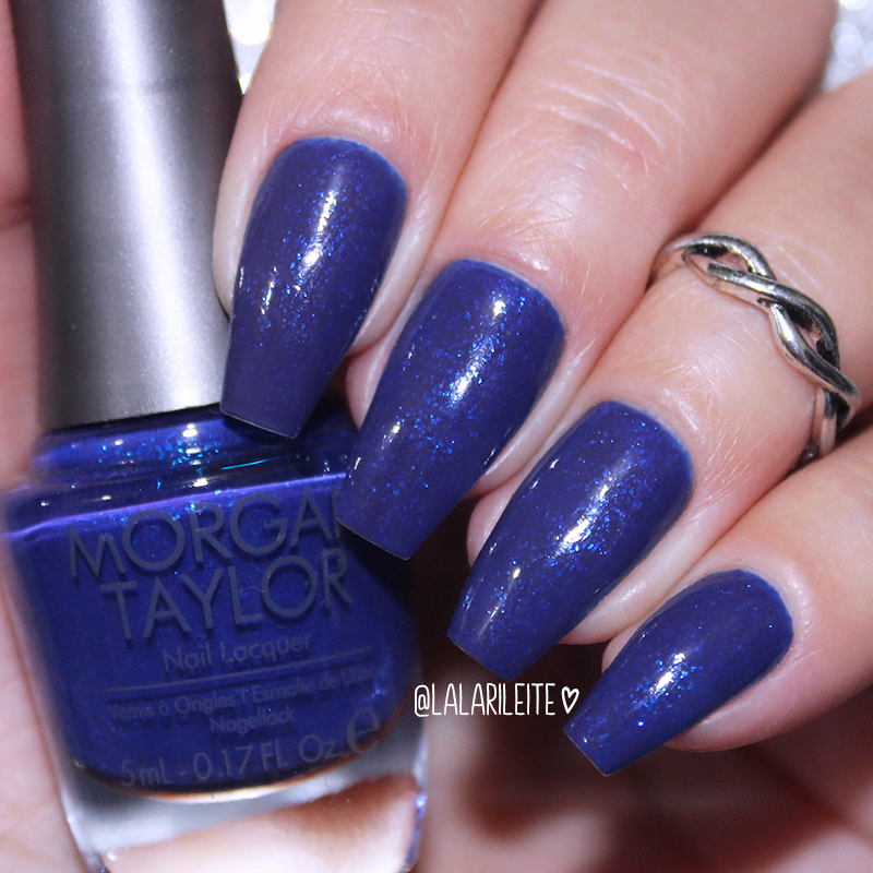 Esmalte Morgan Taylor Thrill Me, esmalte morgan taylor, morgan taylor thrill me, esmalte azul, blue nails, morgan taylor, morgan taylor nail polish, blue nails, blue nail polish, unhas azuis, esmalte azul escuro, azul, azul escuro, larissa leite, lala, unhas da lala, blog unhas da lala, blog de moda, unhas, nails, esmalte