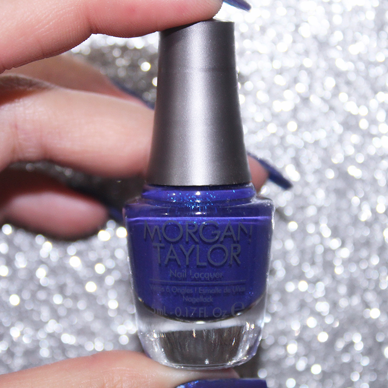 Esmalte Morgan Taylor Thrill Me, esmalte morgan taylor, morgan taylor thrill me, esmalte azul, blue nails, morgan taylor, morgan taylor nail polish, blue nails, blue nail polish, unhas azuis, esmalte azul escuro, azul, azul escuro, larissa leite, lala, unhas da lala, blog unhas da lala, blog de moda, unhas, nails, esmalte