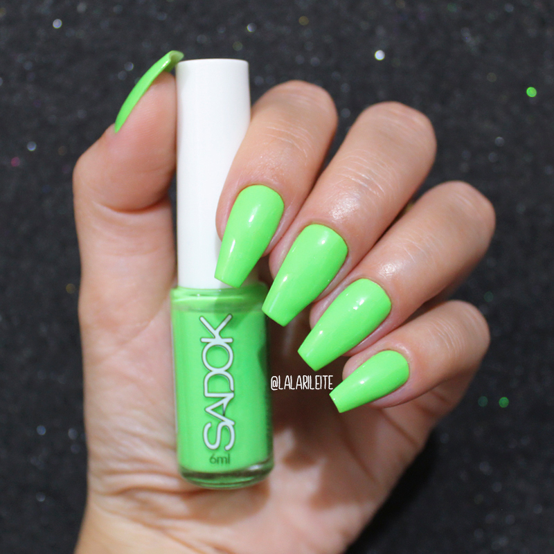 esmalte sadok verde sambou, esmalte verde neon, esmalte verde, verde neon, esmalte sadok, esmalte sadok verde, esmalte sadok sambou, unhas da lala, neon nails, green nails, larissa leite