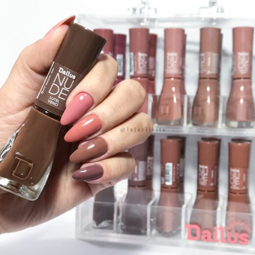 dailus, dailus dona do meu nude, esmalte dailus, dailus esmaltes, esmalte nude, dailus esmalte nude, nude nails, esmaltes nude, nude nail polish, esmalte dailus dona de mim, esmalte dailus bem me quero, esmalte dailus não sou todo mundo, esmalte dailus fiz porque quis, esmalte dailus orgulho de mim, coleção dona do meu nude, novos esmaltes dailus, swatch dailus nudes, swatches dailus nude, esenha dailus nudes, swatches esmaltes dailus nude, resenha esmaltes dailus nude, larissa leite, larissa leite unhas, unhas da lala, dicas de unhas, esmaltação perfeita, cutícula fundinha