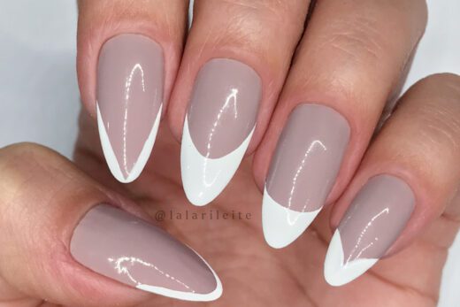 unhas decoradas, unhas decoradas francesinha, unhas almond, unhas amendoadas, unhas stiletto, unhas redondas, francesinha feita com dedão, francesinha feita com pincel, francesinha feita com adesivo, 5 dicas de como fazer francesinha, 5 maneiras de fazer francesinha, unhas francesinha, francesinha, unhas francesinhas, como fazer francesinha, francesinha passo a passo, tutorial francesinha, dica de como fazer francesinha, francesinha unha amendoada, francesinha unha almond, francesinha unha redonda, francesinha unha stiletto, francesinha sorriso, francesinha geométrica, francesinha triangular, francesinha tradicional, francesinha fina, francesinha coração, adesivo para francesinha, unhas da lalá, unhas da lala, canal da lala, larissa leite, larissa leite unhas, canal de dicas, canal de unhas, blog de unhas, blog de dicas, blog tutoriais