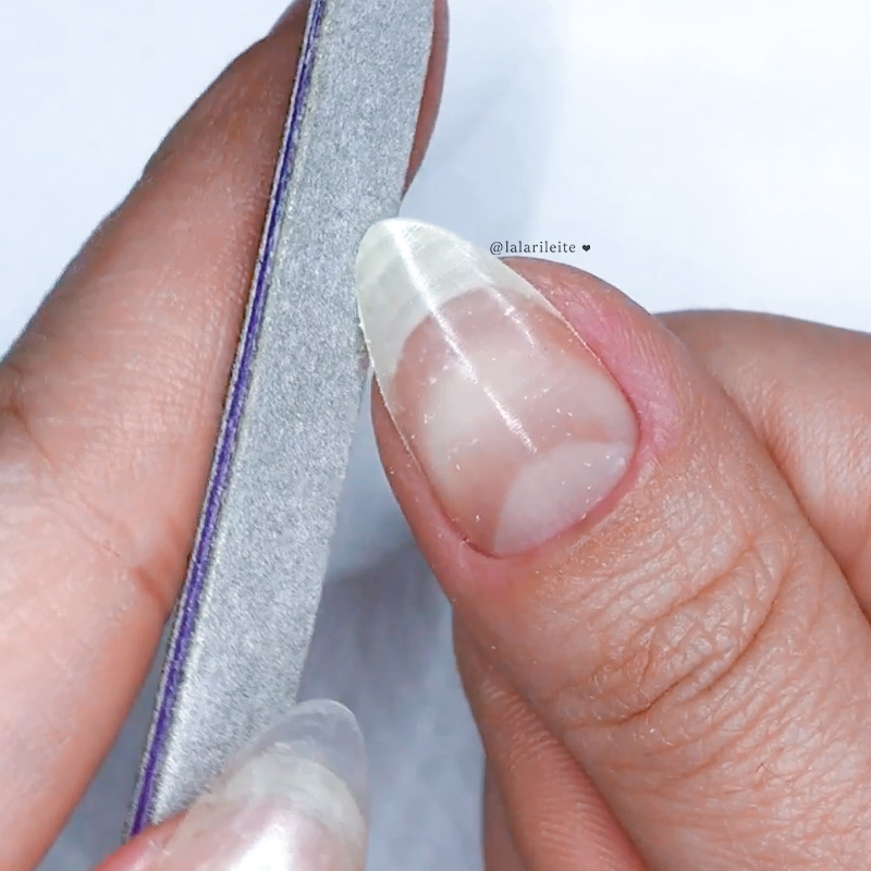 como cuidar das unhas, cuidando das unhas, dicas de como cuidar das unhas em casa, como cuidar das unhas em casa, cuidando das unhas em casa quarentena, quarentena, materiais para fazer as unhas, não use acetona, removedor de esmalte, dicas bases fortalecedoras, dicas de extra brilho, produtos para hidratar unhas mãos e cutículas, como hidratar unhas, como hidratar mãos, como hidratar cutículas, esmalte vencido, não use esmalte vencido, larissa leite unhas, higienizar unhas, como cuidar das unhas coronavirus, dicas de unhas, larissa leite, unhas da lala