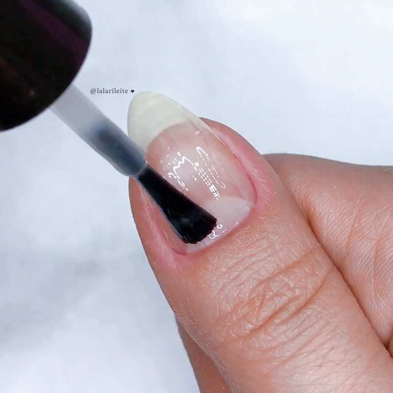 como cuidar das unhas, cuidando das unhas, dicas de como cuidar das unhas em casa, como cuidar das unhas em casa, cuidando das unhas em casa quarentena, quarentena, materiais para fazer as unhas, não use acetona, removedor de esmalte, dicas bases fortalecedoras, dicas de extra brilho, produtos para hidratar unhas mãos e cutículas, como hidratar unhas, como hidratar mãos, como hidratar cutículas, esmalte vencido, não use esmalte vencido, larissa leite unhas, higienizar unhas, como cuidar das unhas coronavirus, dicas de unhas, larissa leite, unhas da lala