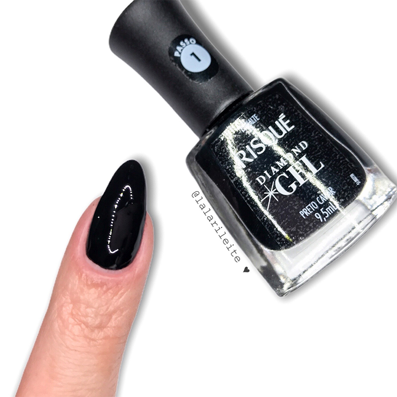 risqué gel, risqué diamond gel, resenha risqué diamond gel, risqué diamond gel como usar, risqué diamond gel resenha, risque diamond gel, risque gel, risque diamond gel como usar, risque diamond gel cores, risqué diamond gel cores, risque gel diamond, esmalte risque diamond gel resenha, risque diamond gel top coat, risqué top coat gel, esmalte risqué diamond gel, esmalte risqué preto caviar, esmalte risqué chá branco, esmalte risqué noz moscada, esmalte risqué creme de pitaya, esmalte risqué veludo rosé, esmalte risqué vermelho cereja, top coat fixador risqué, unhas da lala, unhas da lalá, larissa leite, larissa leite unhas, esmalte efeito gel, esmalte efeito gel risqué, novo esmalte risqué diamond gel
