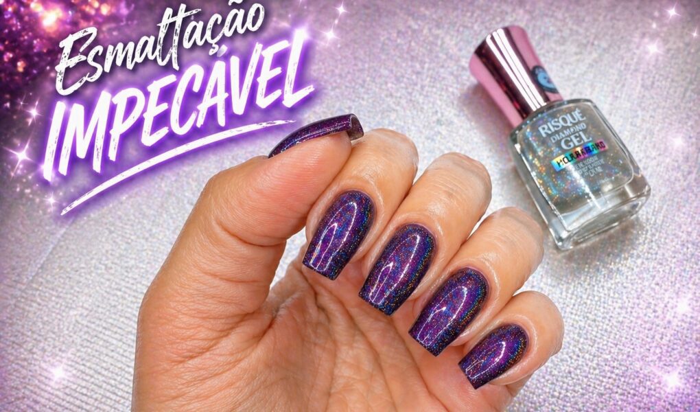 Esmaltação em roxo intenso com Metrópole Noturna e top coat pixelizado
