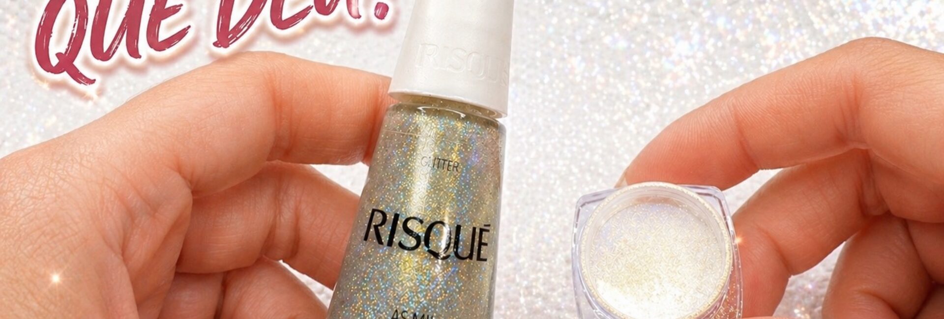 Pó cromado com glitter: a mistura de dourado e holográfico que chama atenção