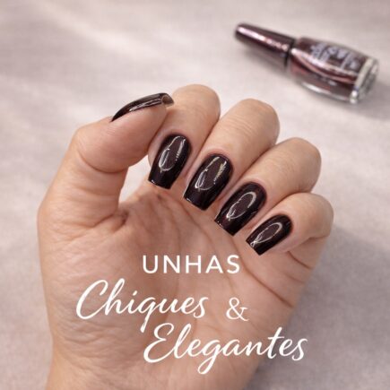 Unhas chiques e elegantes com esmalte preto e cintilância vinho