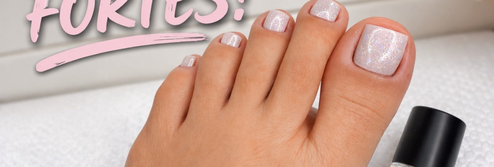 Unhas dos pés fortes com Base Titânio Impala e esmaltação em Le Rose