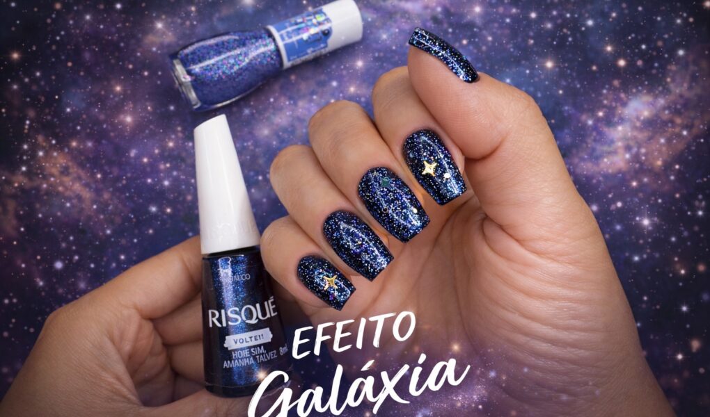 Unhas efeito galáxia com azul metálico, glitter e estrelas holográficas