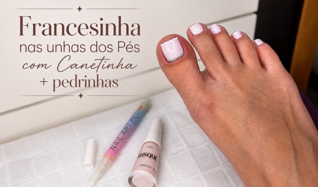 Francesinha na unha do pé com canetinha e esmaltação delicada