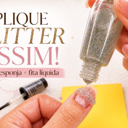 Glitter prata nas unhas: como aplicar com esponja e fita líquida