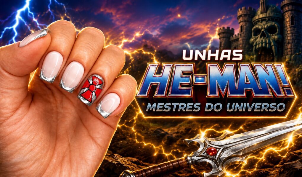 Unhas decoradas do He-Man com prata metálica e detalhe vermelho