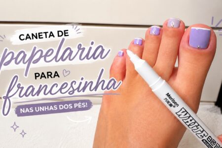 Caneta de papelaria nas unhas: francesinha delicada com tinta acrílica branca