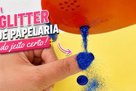 Unha com glitter de papelaria: azul, brilho e acabamento limpo