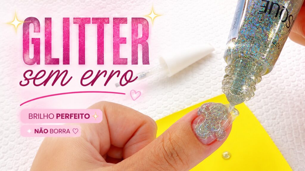 Aplicação do glitter sem erro: truque com fita líquida e esponjinha