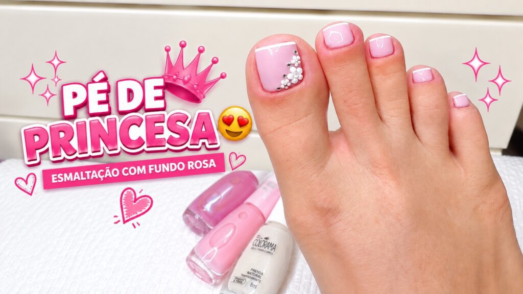 Pé de princesa com esmaltação rosa e francesinha delicada