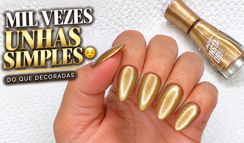 Unhas simples com esmalte dourado metálico