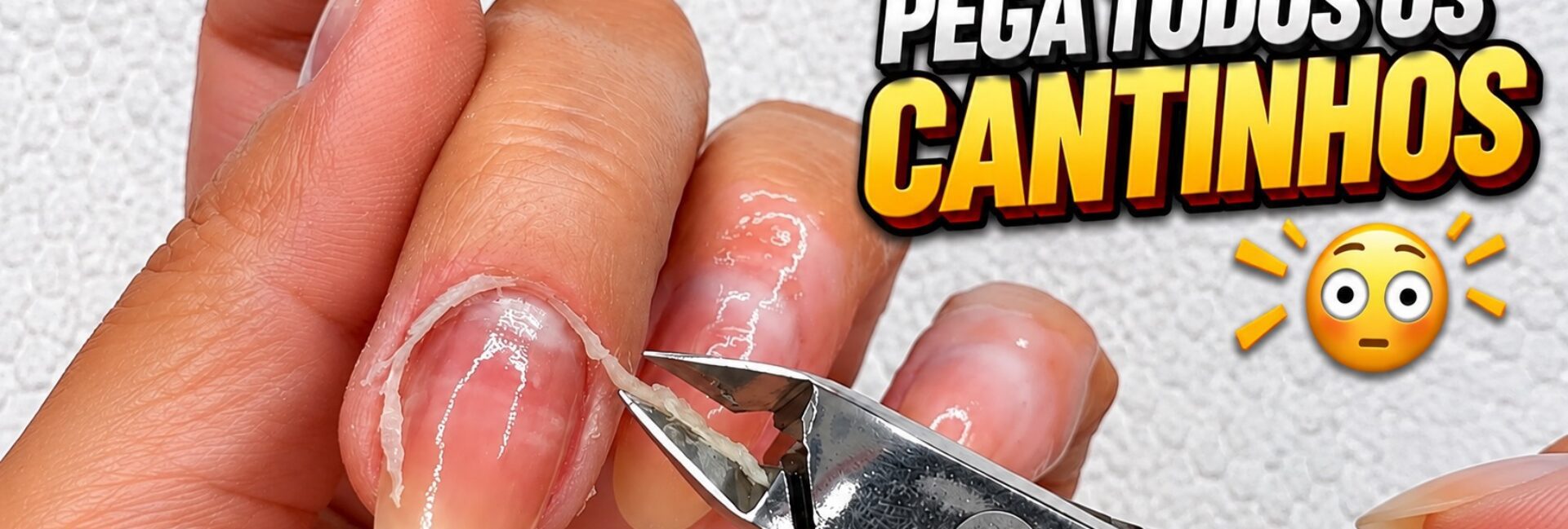 Unhas rosinhas com cutículas bem feitas e esmaltação delicada