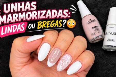 Unhas marmorizadas com francesinha curvada